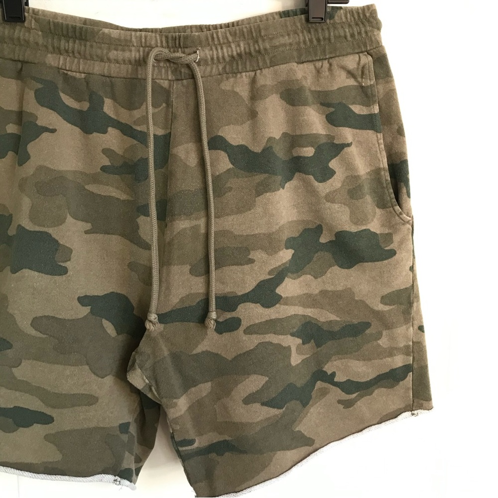 H&M Divided Men’s XL Army Green Camouflage Casual Athletic Drawstring Shorts EUC - Picture 10 of 13
